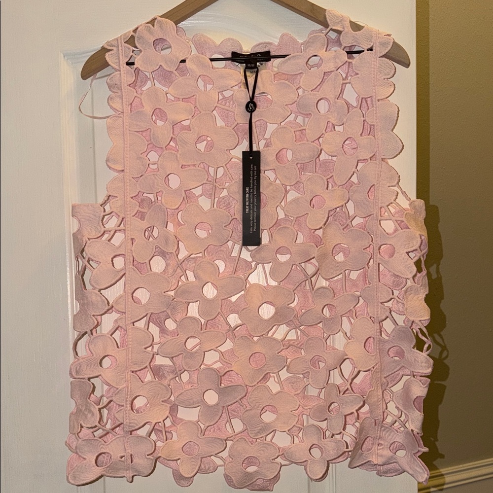 CHARLIE ❤️ Pink Floral Cutout Blouse M NWT